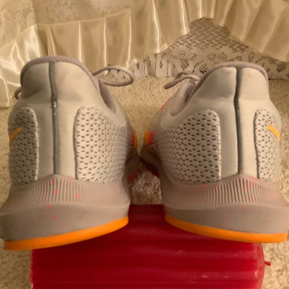 NIKE QUEST WOMENS SNEAKERS